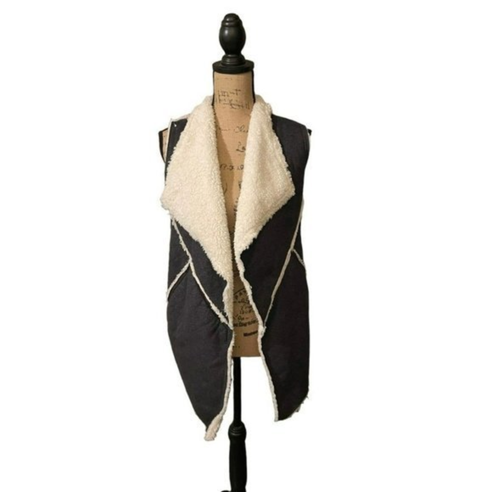 LuLaRoe Marlow Faux Shearling Vest‎